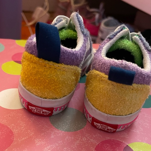 Gently worn infant vans - Picture 3 of 3